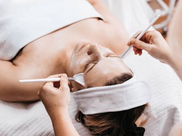 Firming & Hydra-Lifting Glow Facial